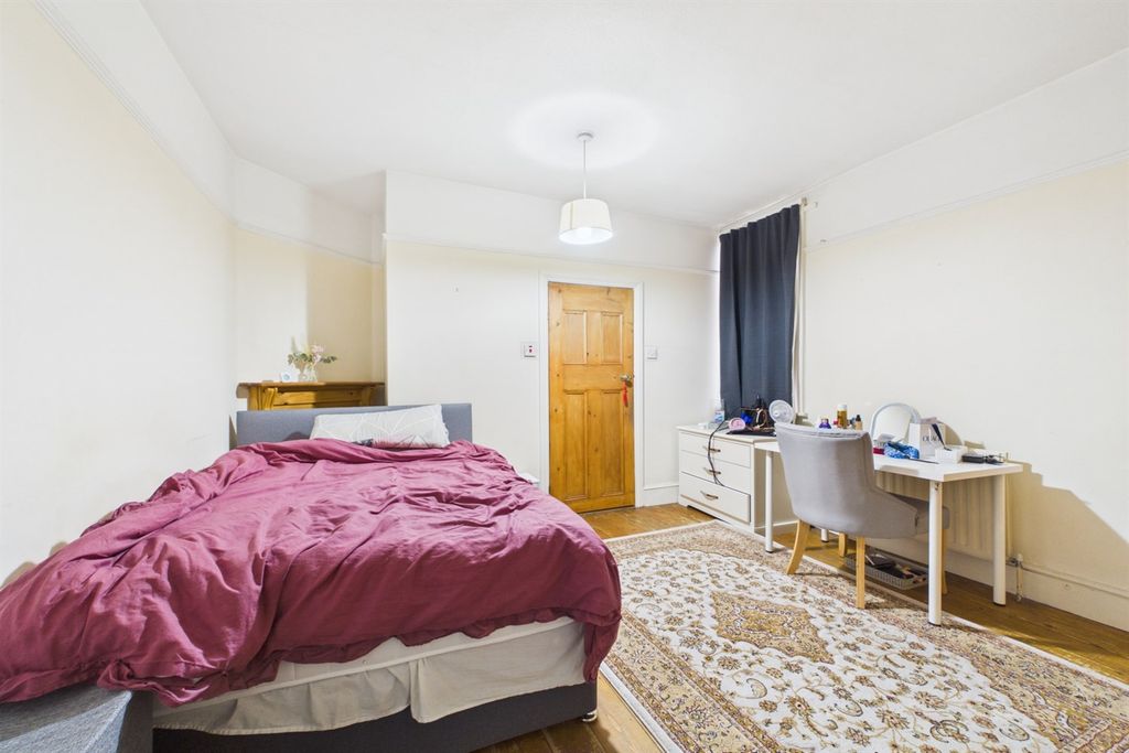 Property photo 3 of 17 Bedroom Two