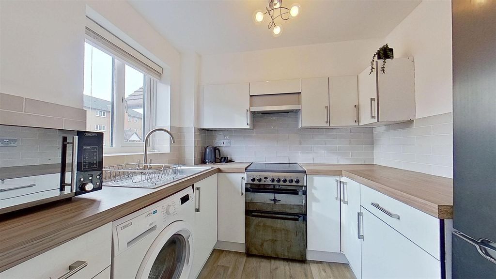 Property photo 3 of 13 Peartree-Avenue-Earlsfield-Sw17-02172026_171239.Jp