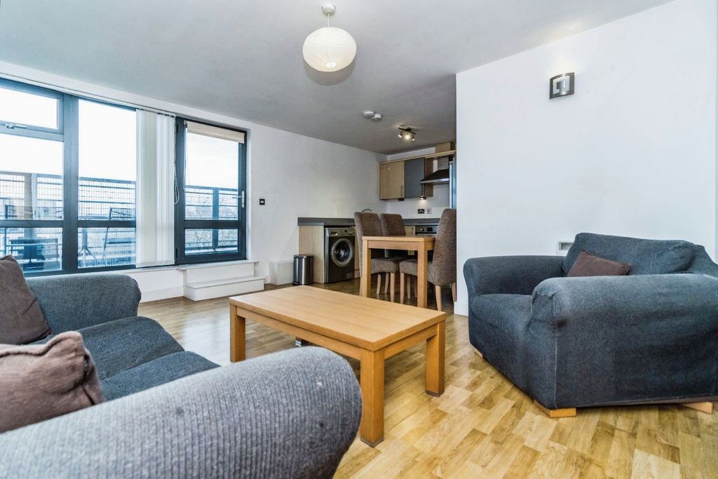 Property photo 3 of 12 Picture No. 02