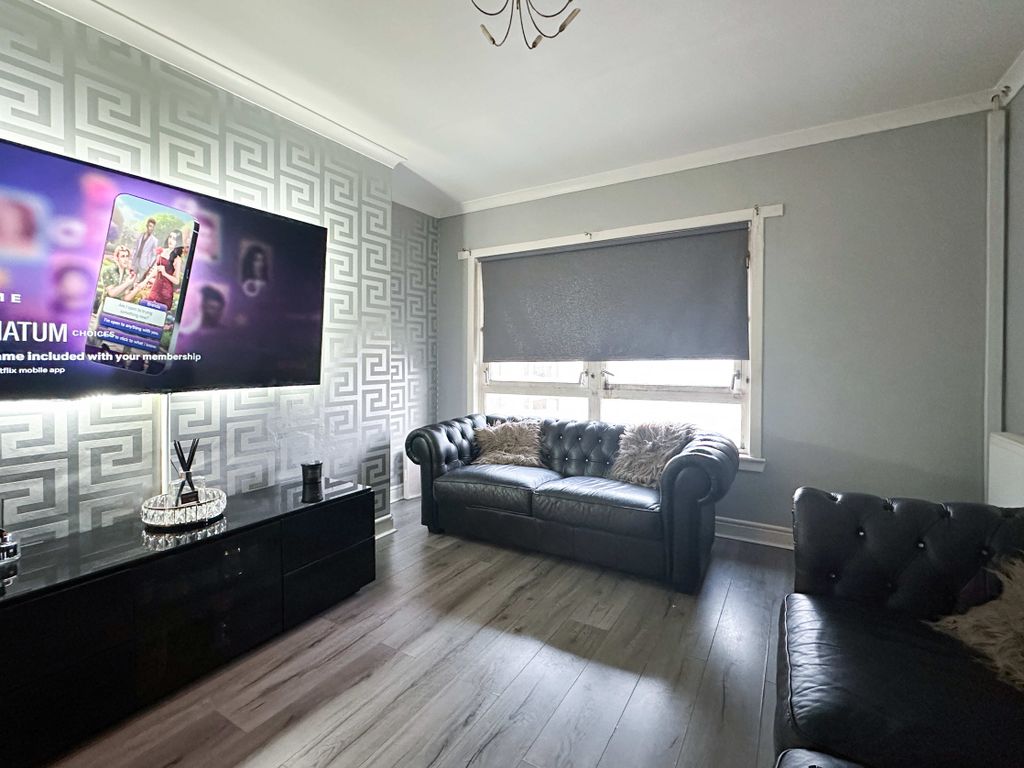 Property photo 2 of 22 Lounge