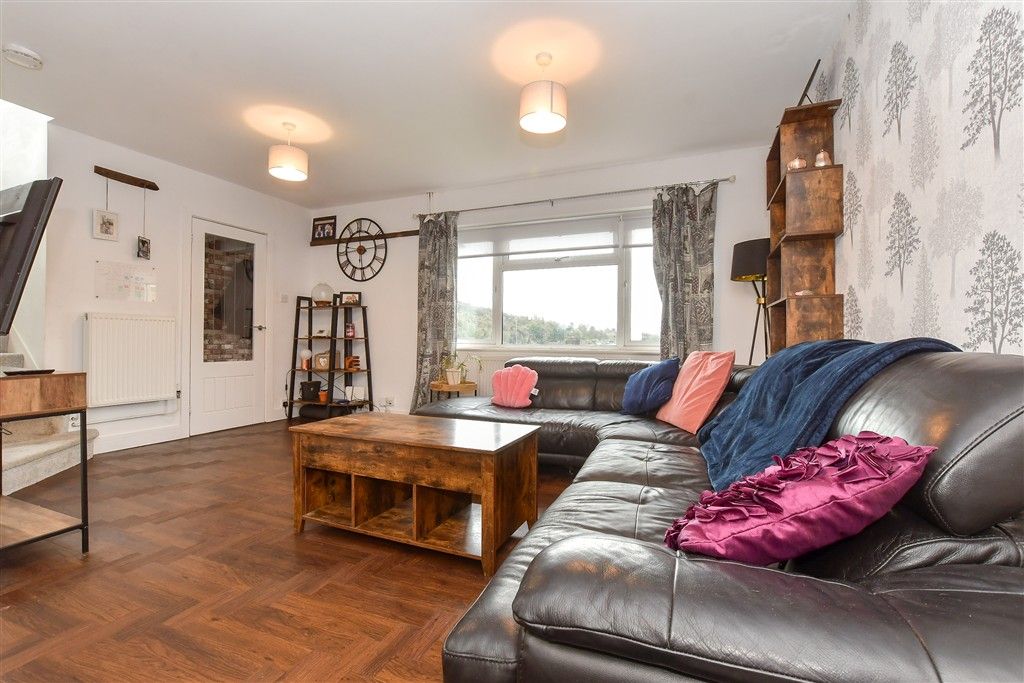 Property photo 3 of 15 Lounge