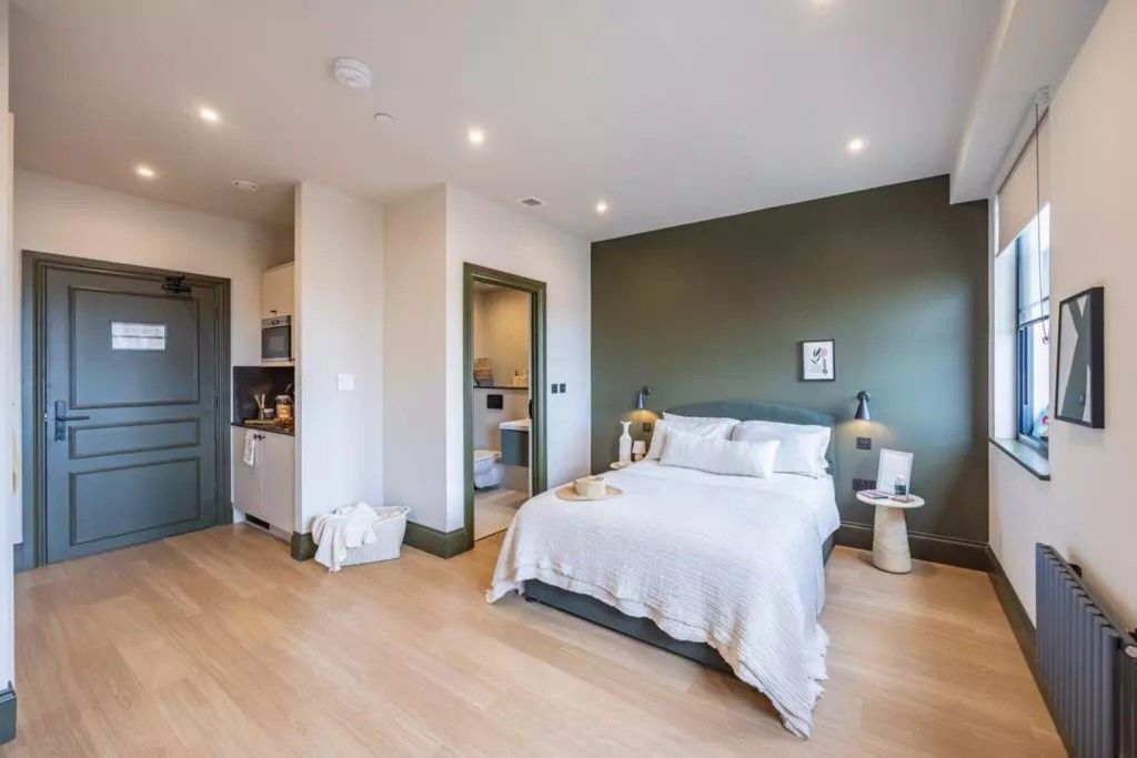 Property photo 1 of 33 Bedroom