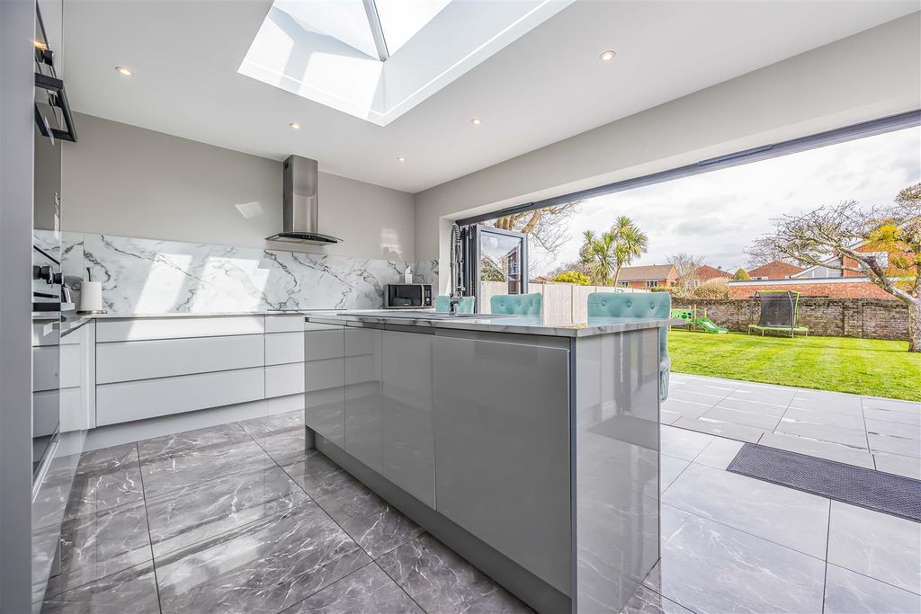 Property photo 1 of 23 53 Fourth Avenue, Havant-Small-Porticomarketing-So