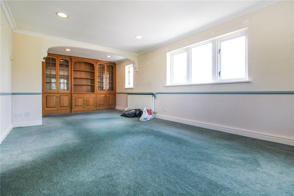 Property photo 3 of 10 Living Room