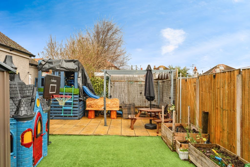 Property photo 3 of 18