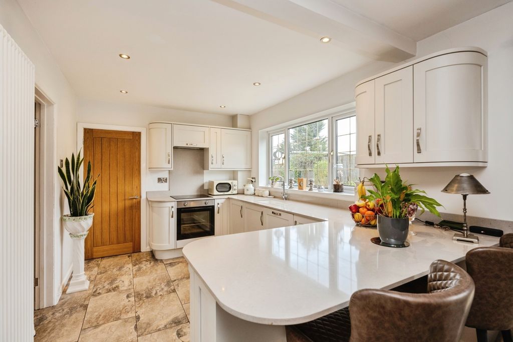 Property photo 3 of 24 Pbox-Img.Jpg