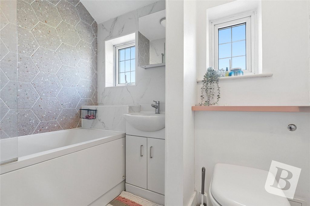 Property photo 3 of 11 Bathroom