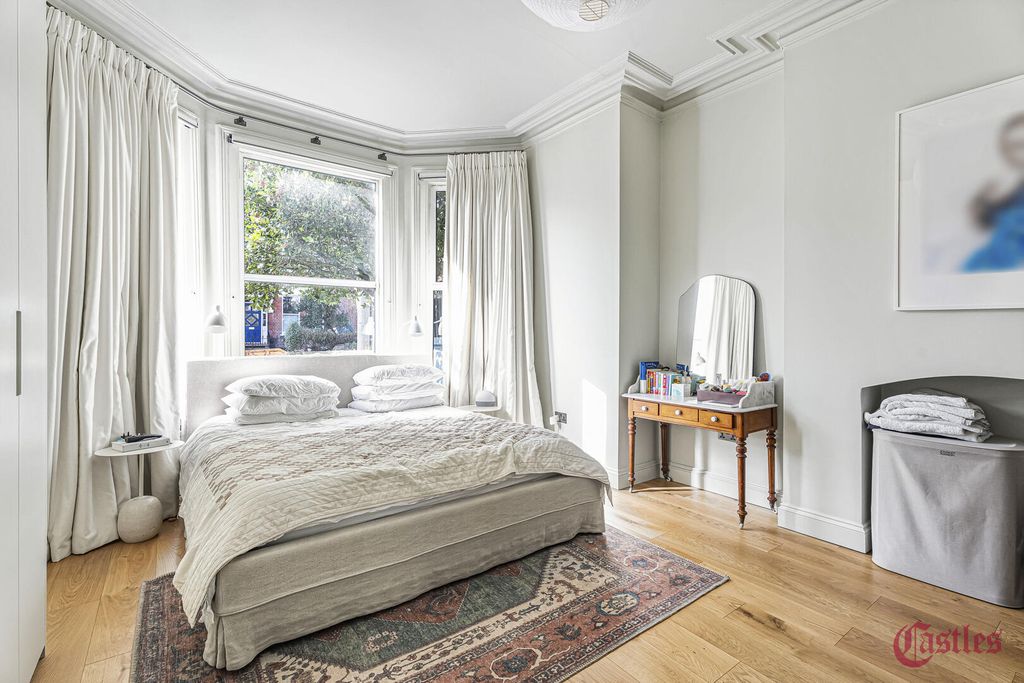 Property photo 2 of 13 Bedroom