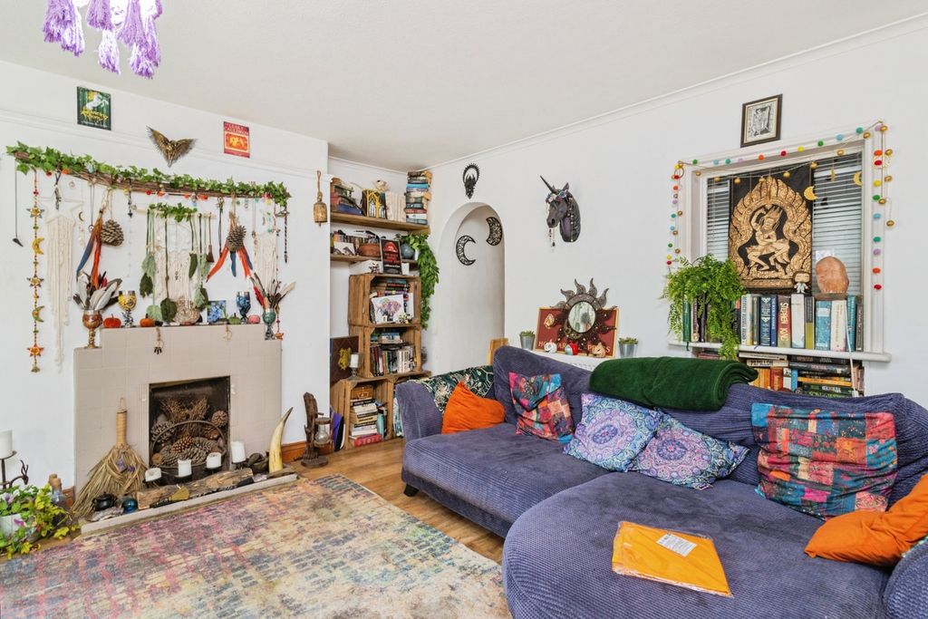 Property photo 3 of 13 Pbox-Img.Jpg