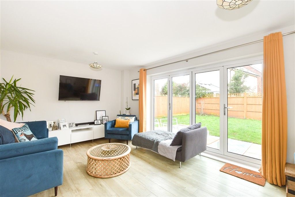 Property photo 1 of 12 Lounge