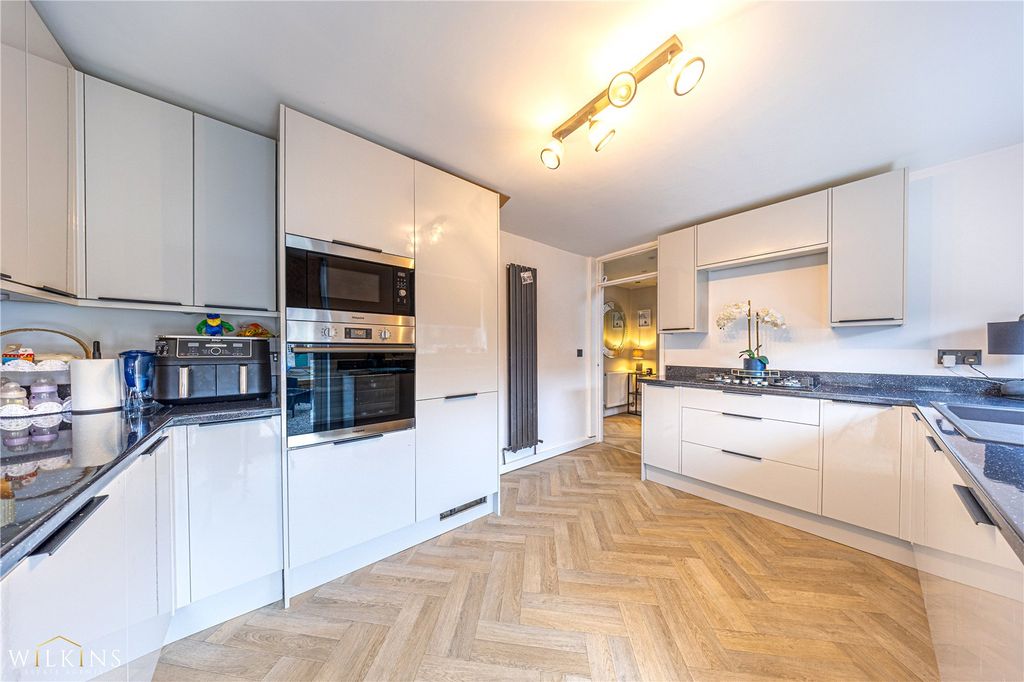 Property photo 3 of 33 Picture No. 13