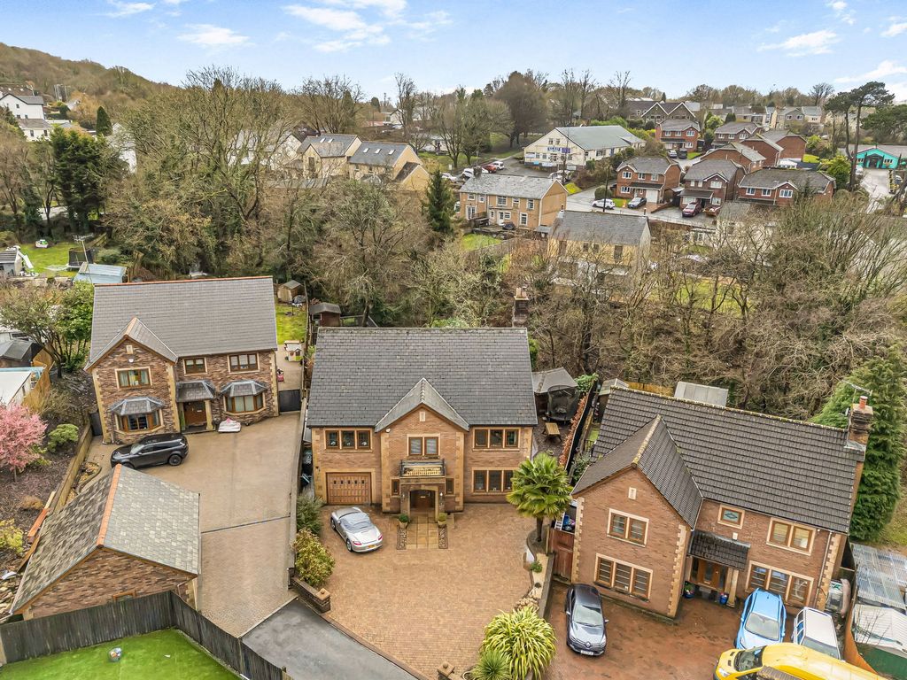 Property photo 2 of 54