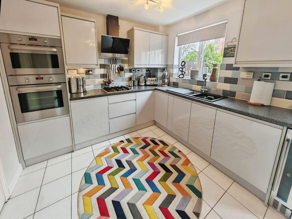 Property photo 2 of 28 Kitchen