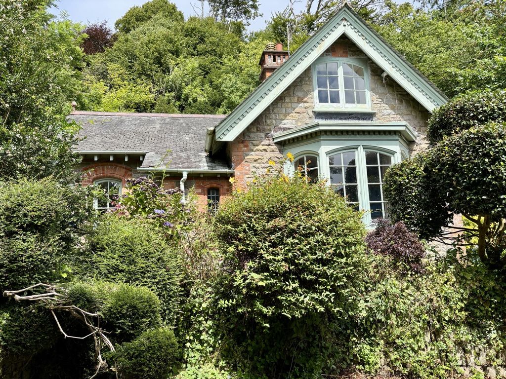 Property photo 1 of 12 3 Bedroom Detached House For Sale