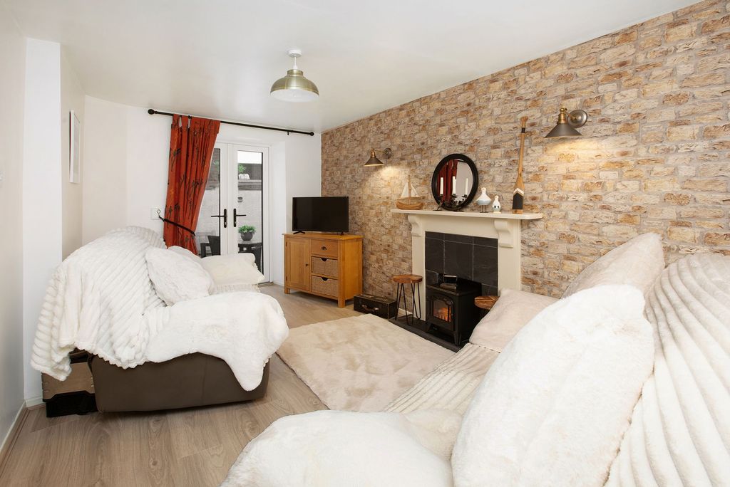 Property photo 2 of 18 Photo 16