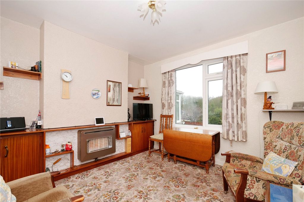 Property photo 3 of 17 Picture No. 02