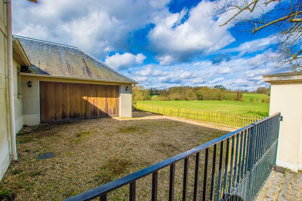 Property photo 3 of 28