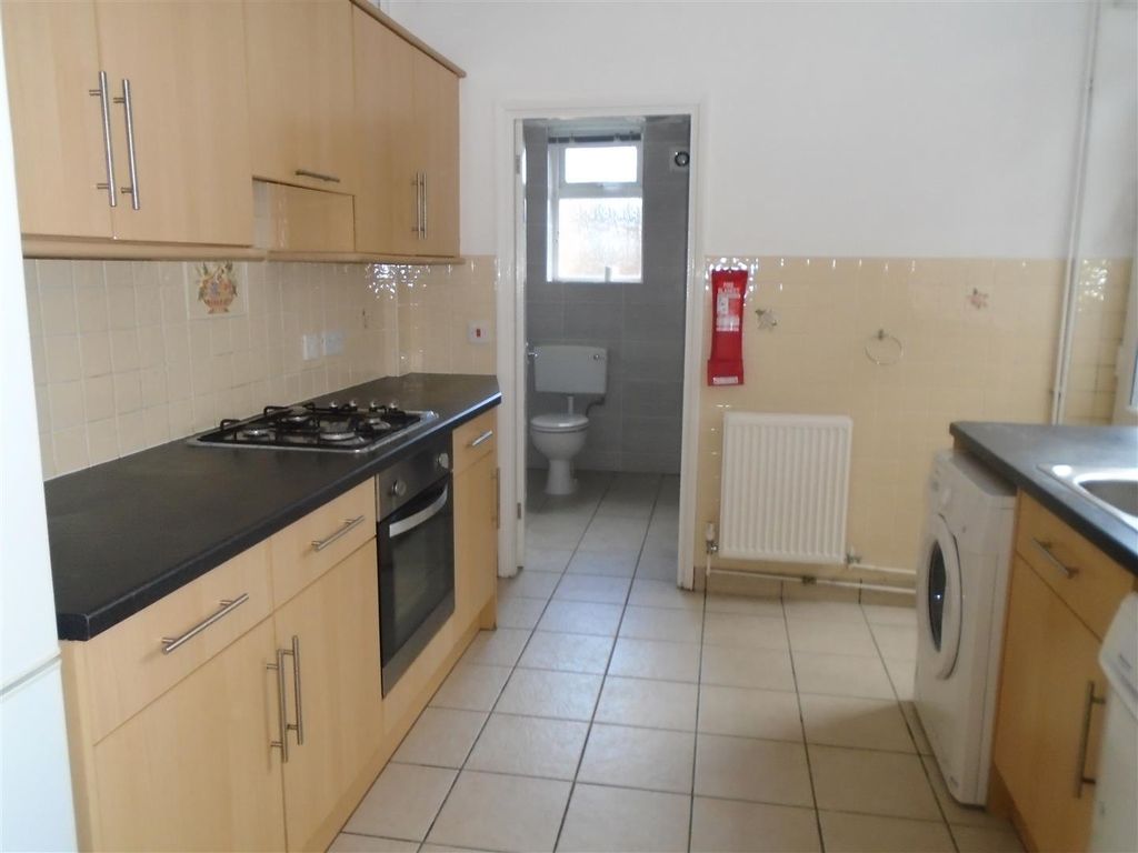 Property photo 1 of 5 Kitchen (2).Jpg