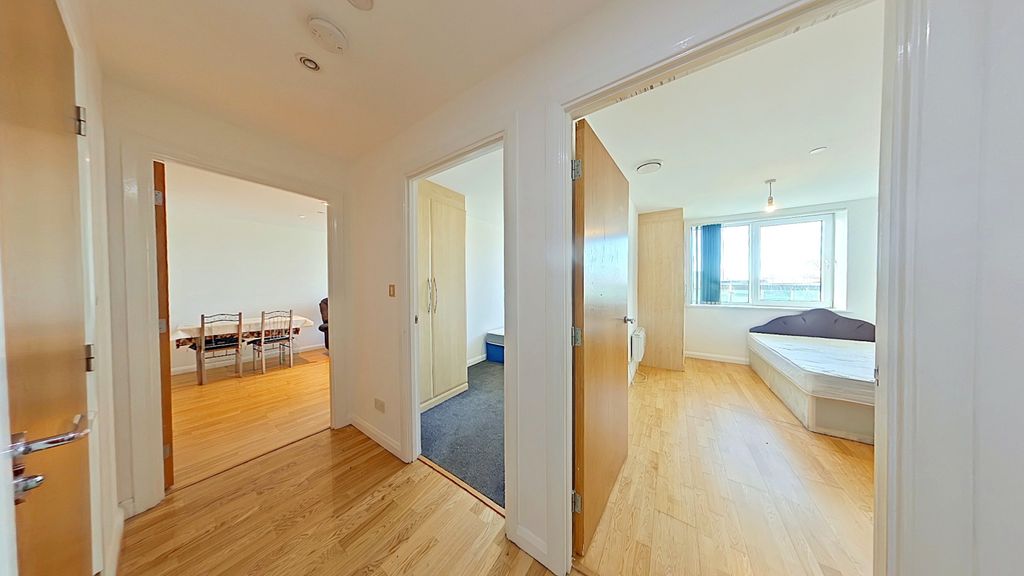 Property photo 2 of 9 Entrance Hall