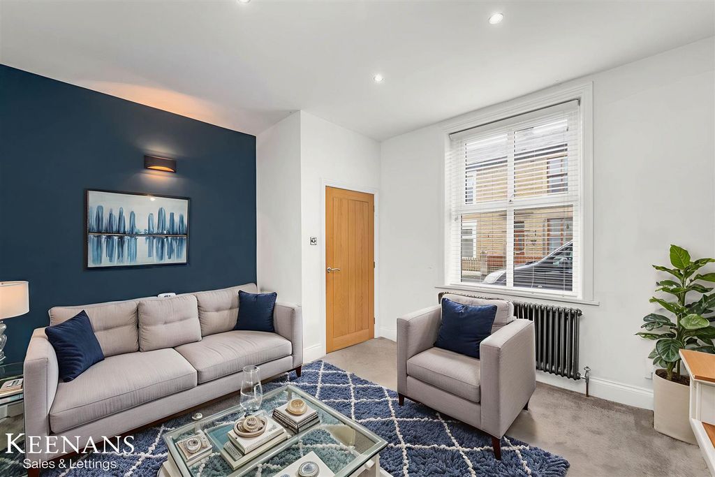 Property photo 1 of 24 Dsc04359 - Living Room - Modern - 2.Jpg