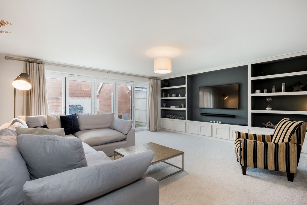 Property photo 3 of 34