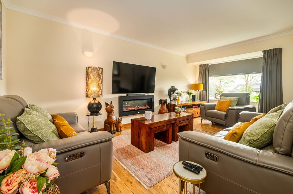 Property photo 2 of 26