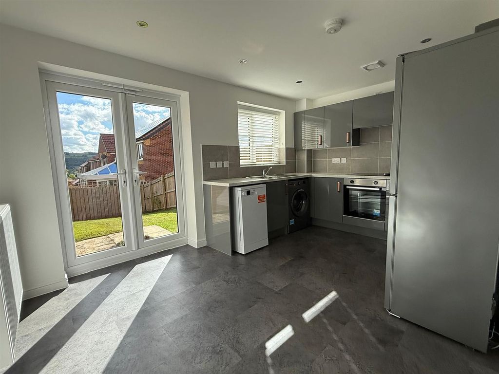 Property photo 3 of 14 49332122-8Ff5-47ee-8Af9-1Df2399A23B4.Jpg