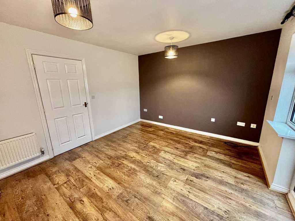 Property photo 3 of 14 Living Room