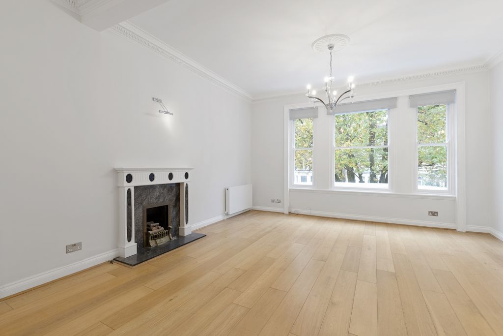 Property photo 3 of 12 Lexham Gardens 54...