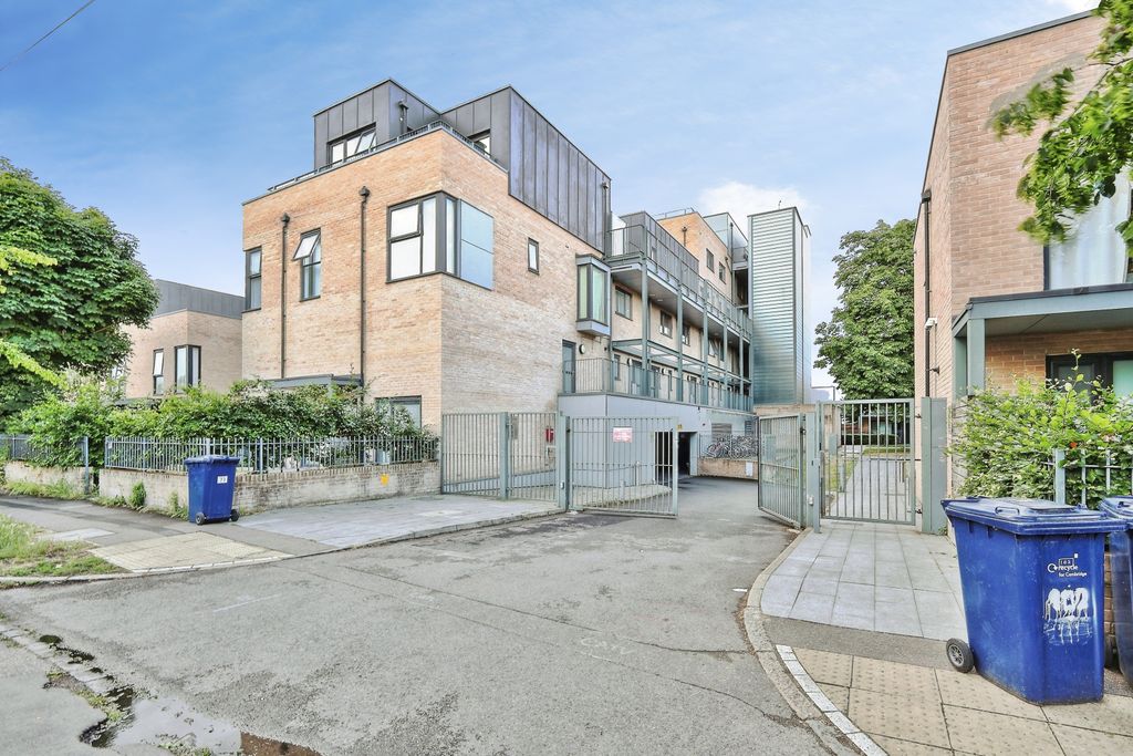 Property photo 1 of 12 01135Ecd-17