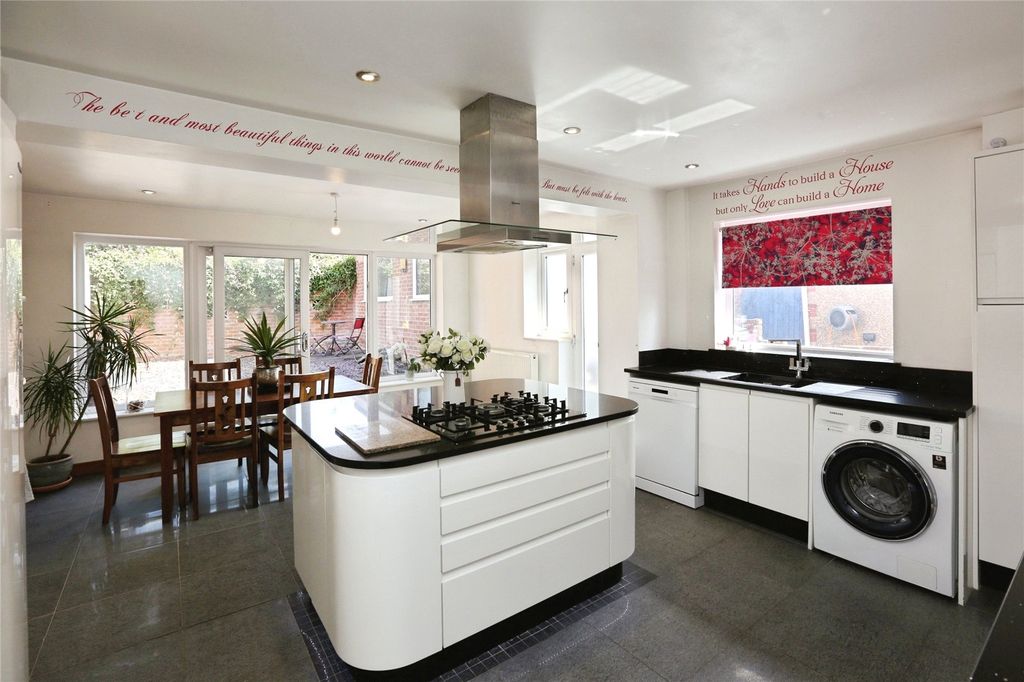 Property photo 3 of 23 Kitchen