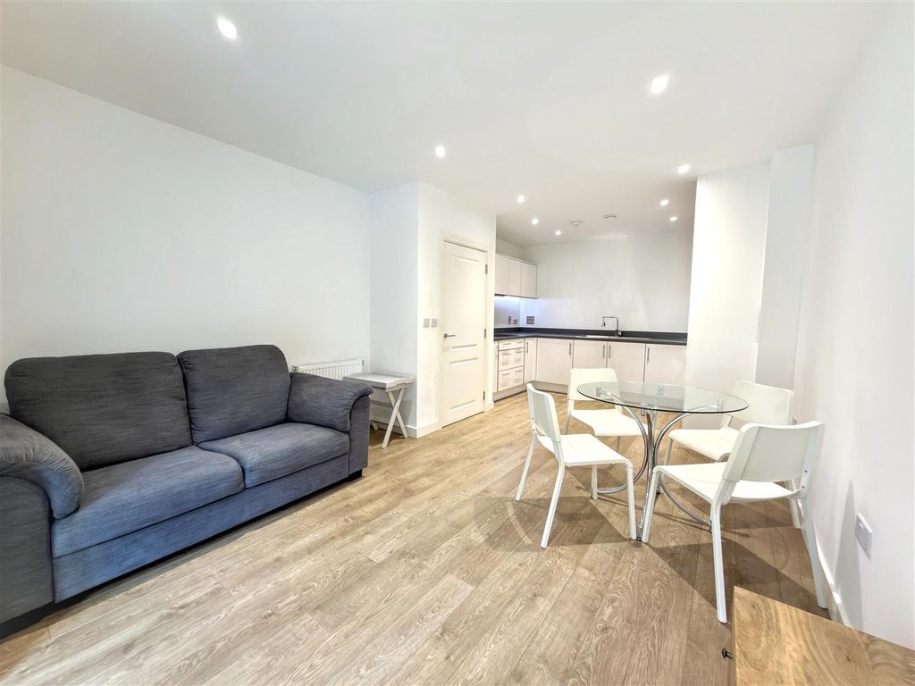 Property photo 3 of 20 Lounge/ Diner