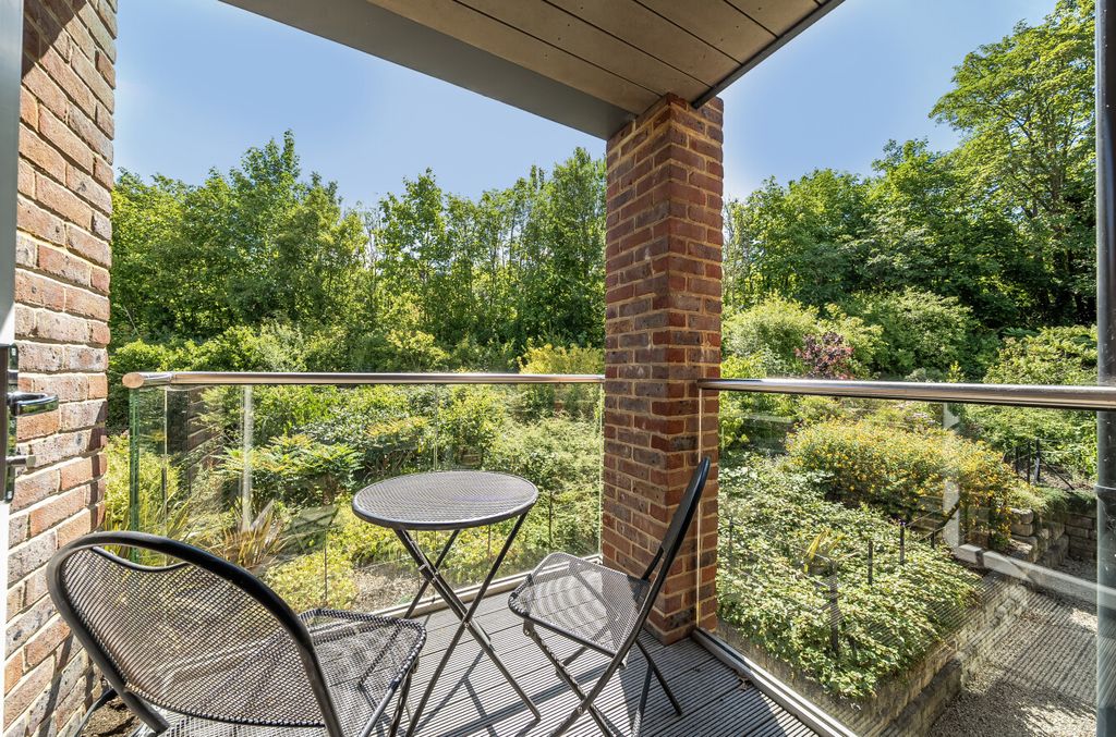 Property photo 1 of 13 1314240-19-686663...