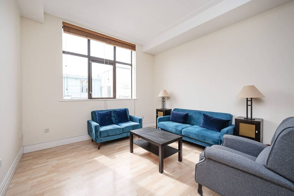 Property photo 2 of 11