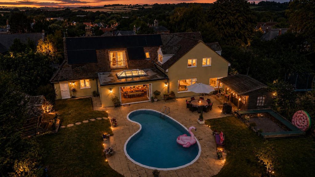 Property photo 2 of 43 Twilight3.Png