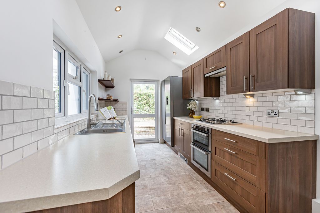 Property photo 2 of 14 Kitchen
