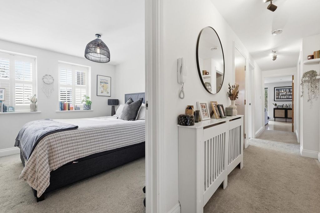 Property photo 2 of 21 Bedroom