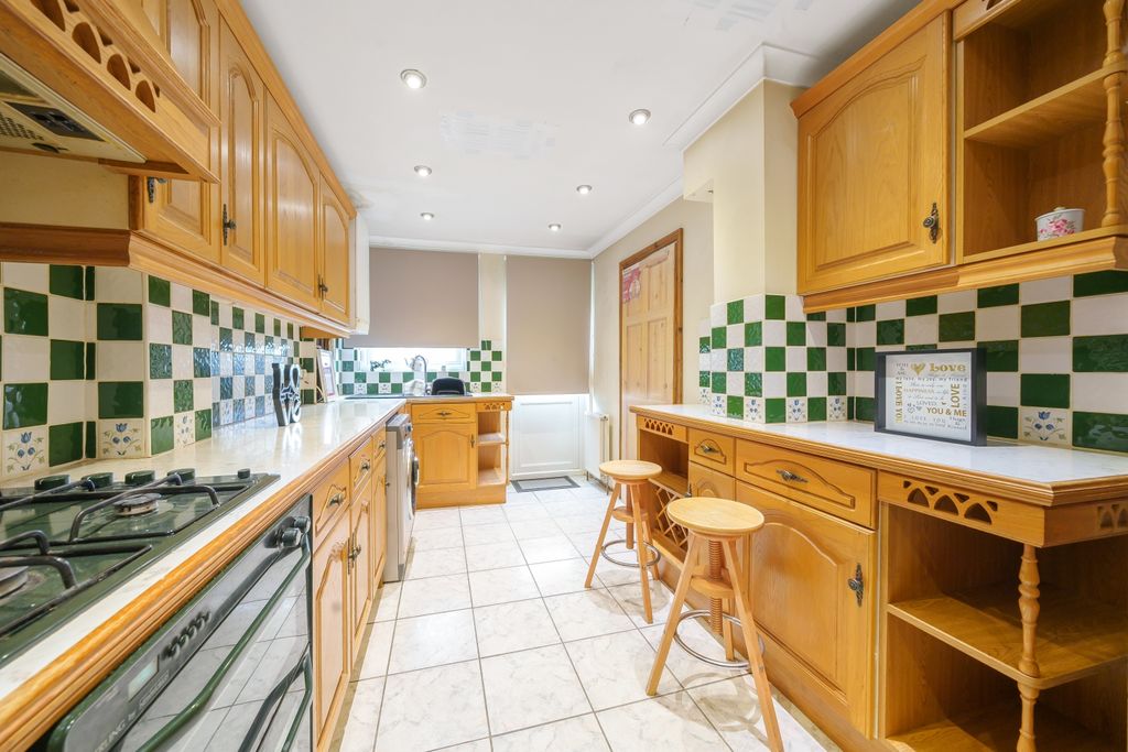 Property photo 1 of 7 Kitchen