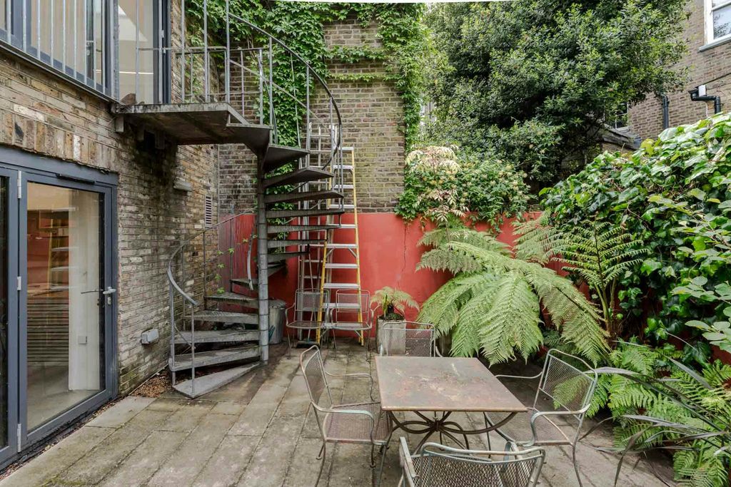 Property photo 2 of 9 205 Royal College Street32.Jpg