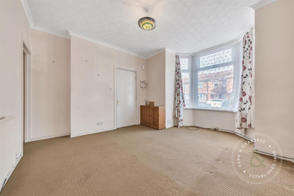 Property photo 3 of 28 Brook-Street-15.Jpg