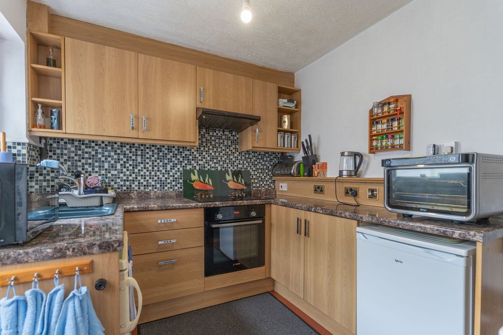 Property photo 2 of 23