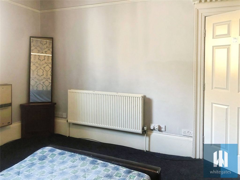 Property photo 3 of 8 Picture No. 32