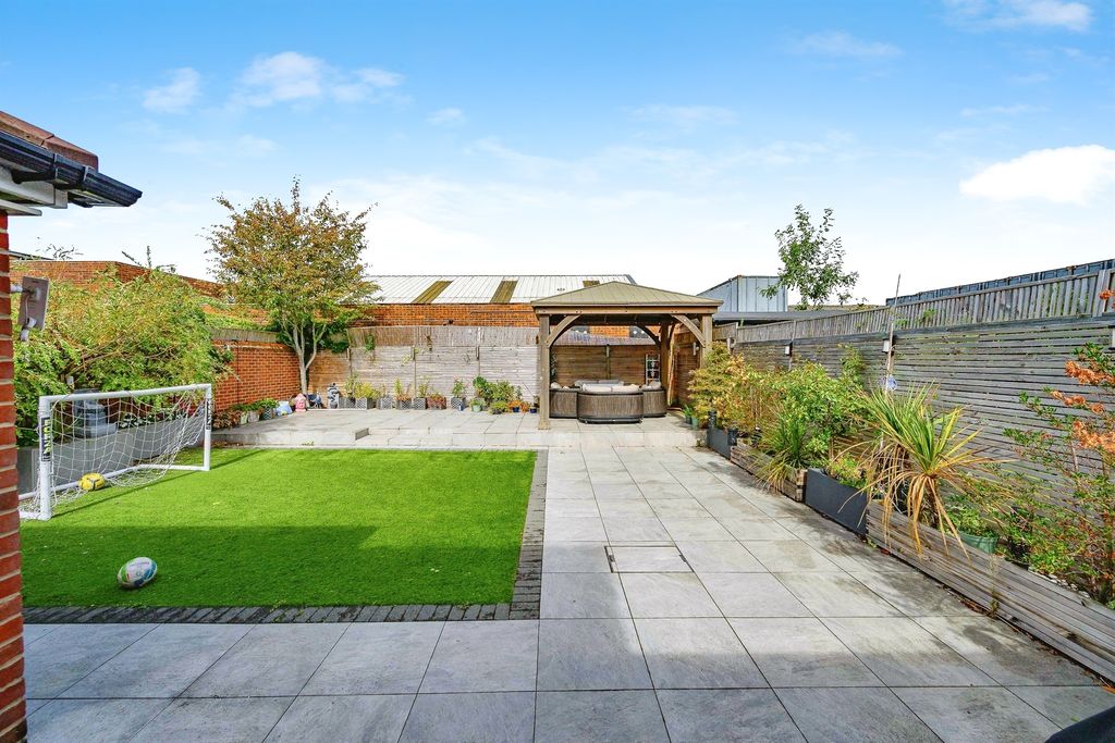 Property photo 2 of 17