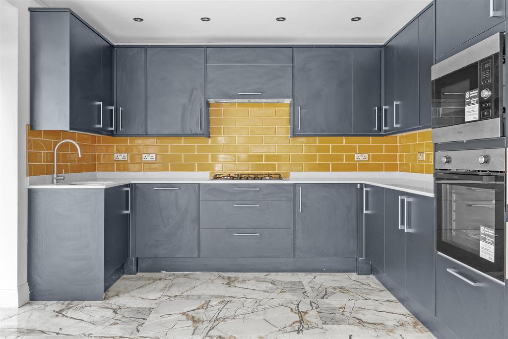 Property photo 2 of 18 Acme House, Wooburn Moor, Hp10 0Nh New-7.Jpg