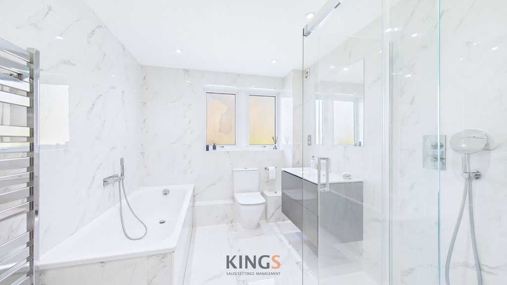 Property photo 1 of 12 Bathroom