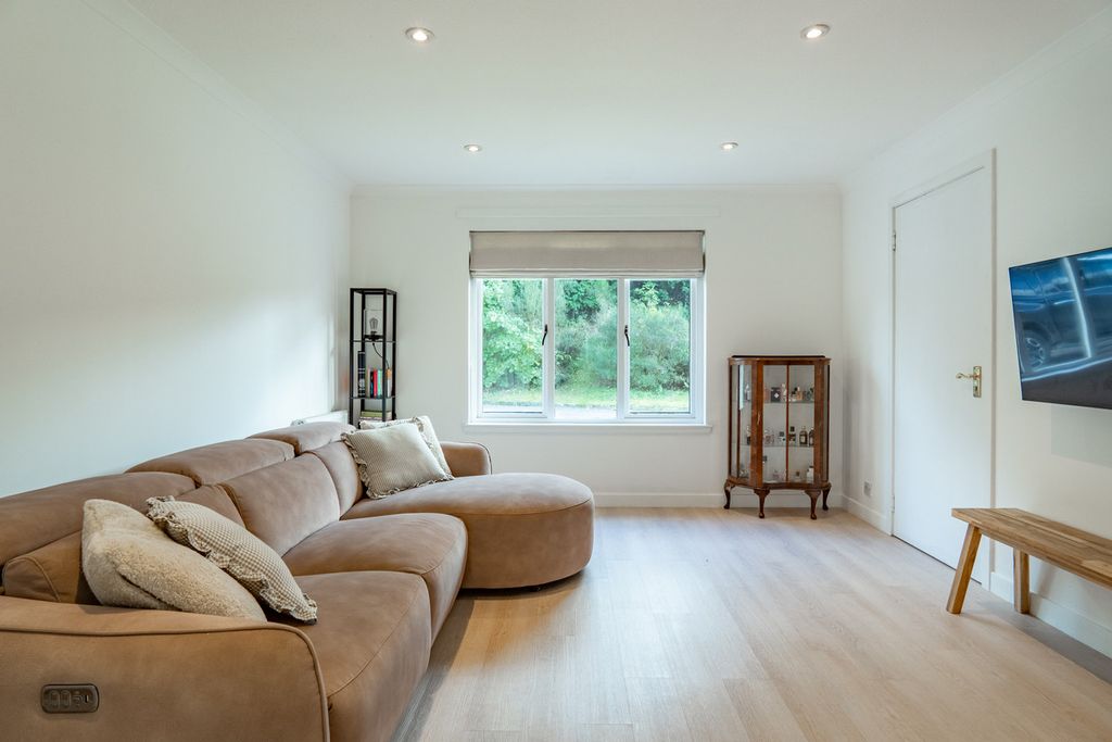 Property photo 2 of 30