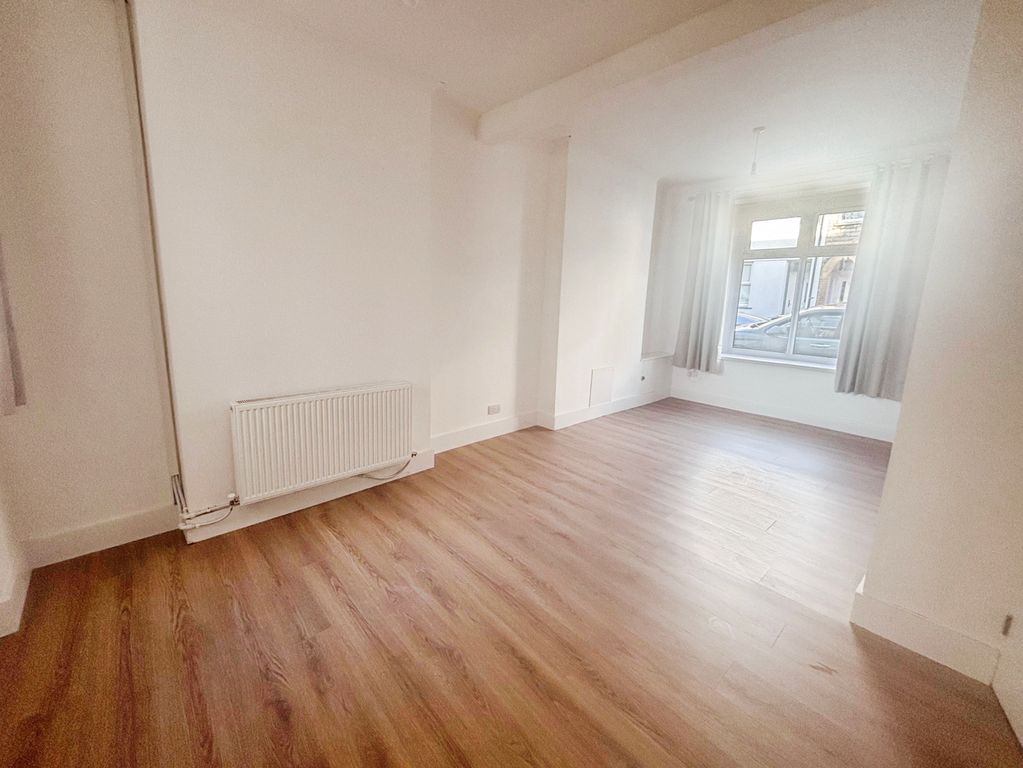 Property photo 2 of 16 Image