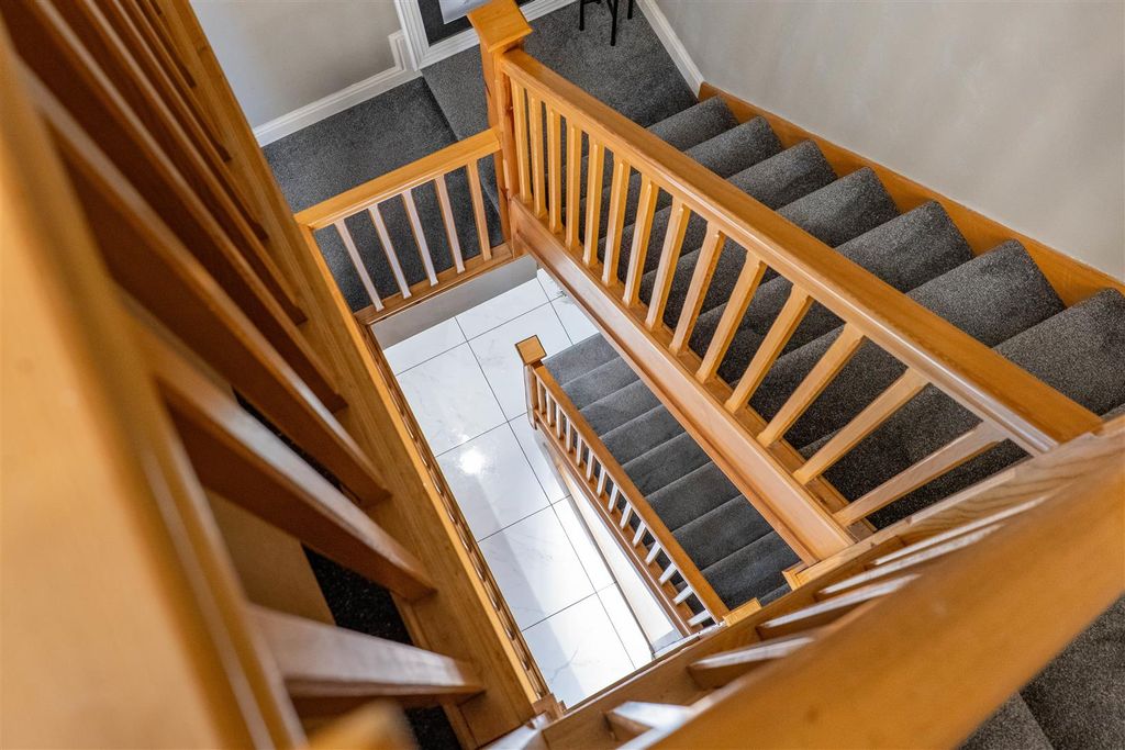 Property photo 3 of 27 Staircase