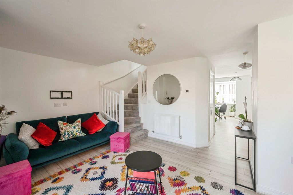 Property photo 2 of 23