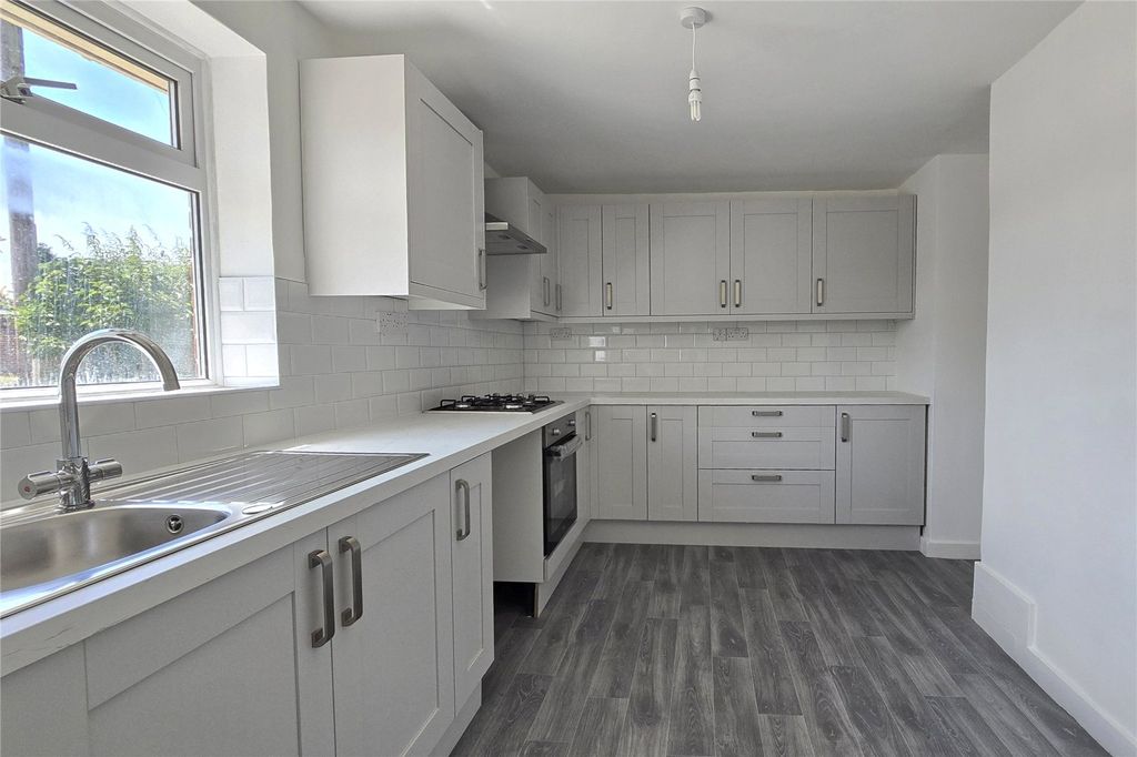 Property photo 3 of 16 Kitchen